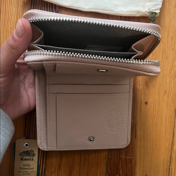 Roots Pink Leather Wallet - Picture 4 of 4